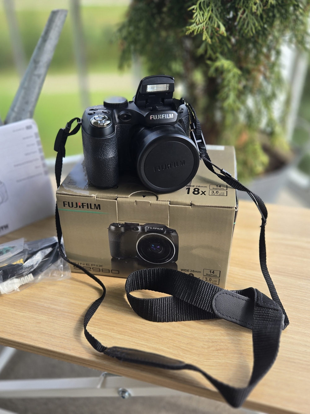 Fujifilm FinePix S2980 Compact Digital Bridge Camera 14MP 18x Optical Zoom